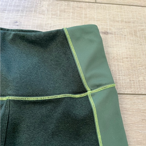 GOOD AMERICAN the dual life tonal biker shorts in heathered forest size 0 - Picture 7 of 14